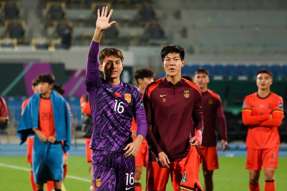 爱游戏体育官方网站-U23国足淘汰赛首秀！冲击3连败魔咒，2年3战0进球，李昊面对考验