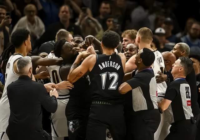 爱游戏体育官方网站-网开一面？NBA官宣，罚单出炉，只罚款不禁赛，约基奇逃过一劫